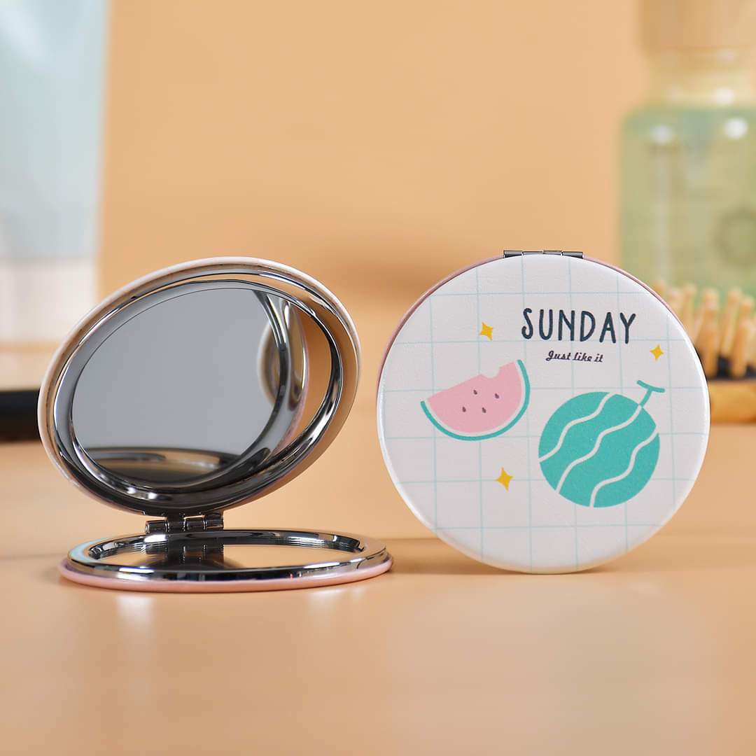 Round Portable Pocket Mirror (Random Design)