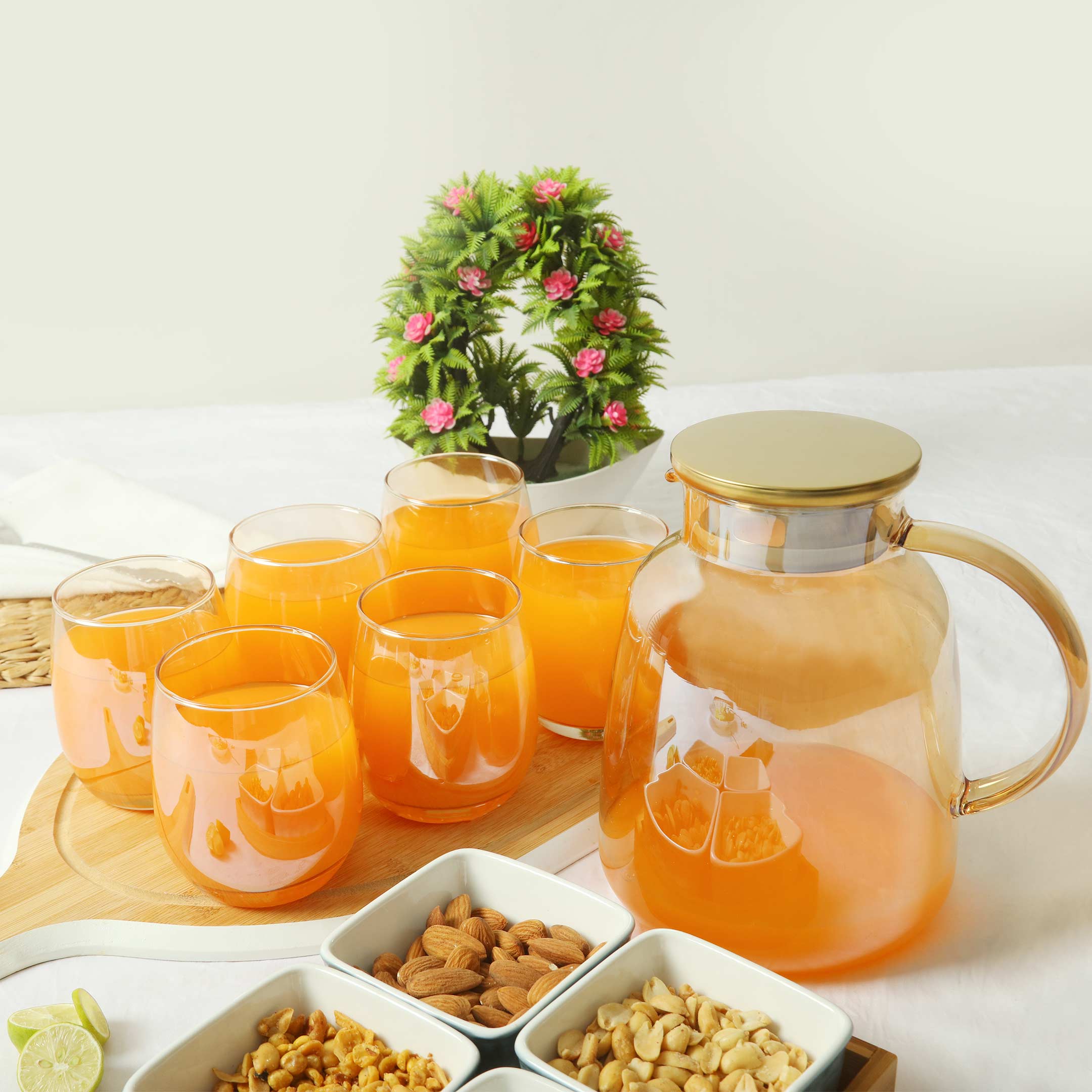 Borosilicate Glass Jug Set Golden with Stainless Steel Filter Lid - 7 Pcs