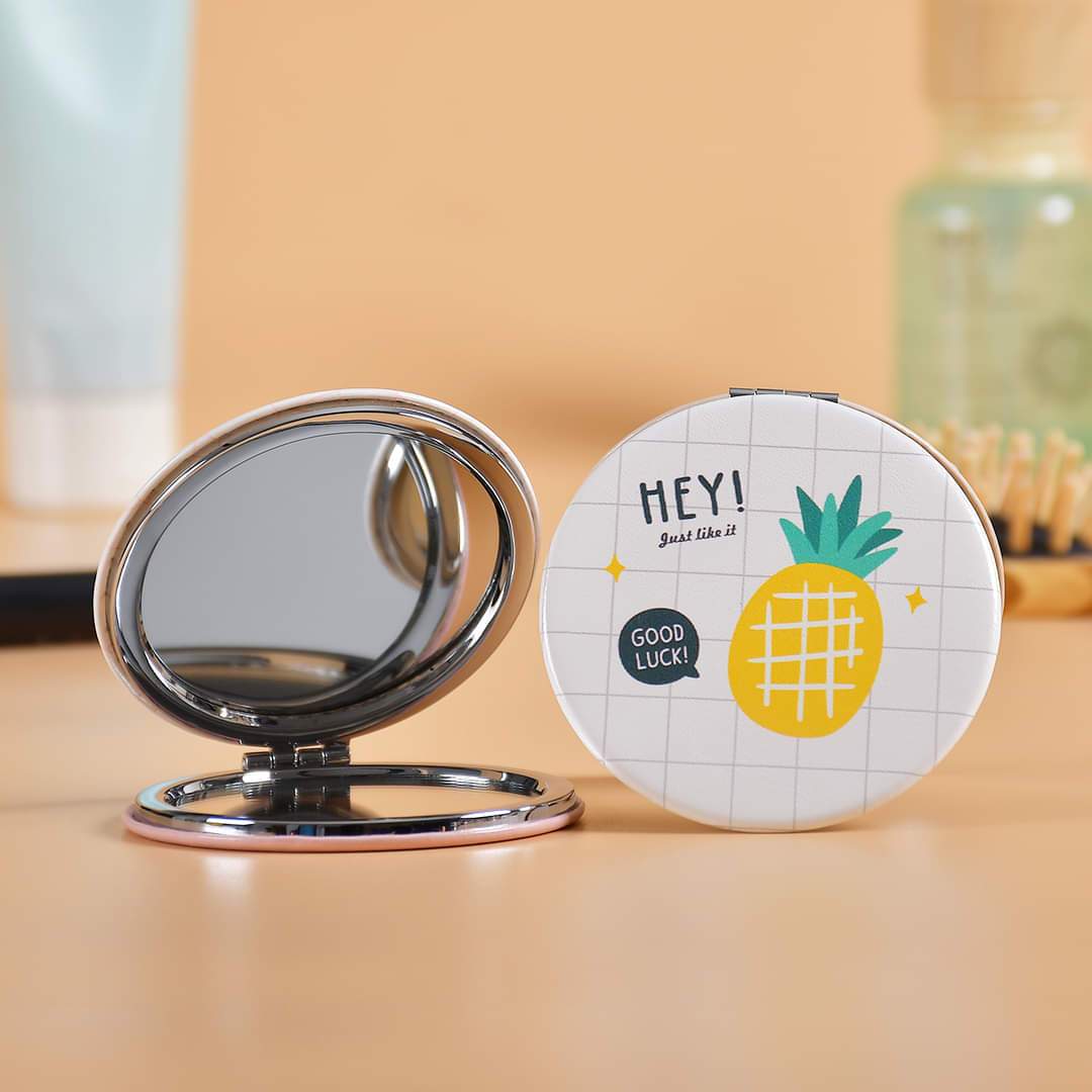 Round Portable Pocket Mirror (Random Design)