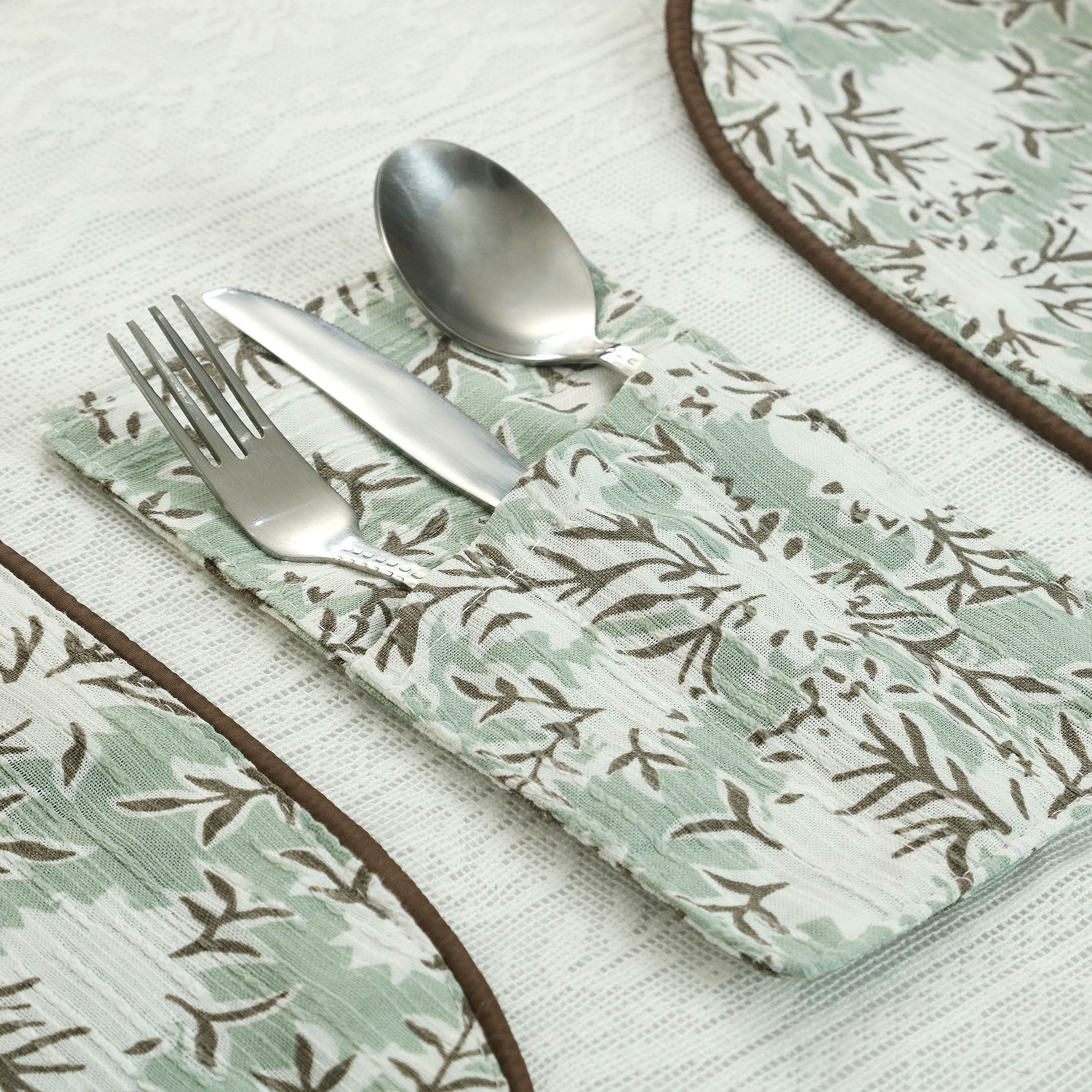 Leafy Whisper - Dining Table Set