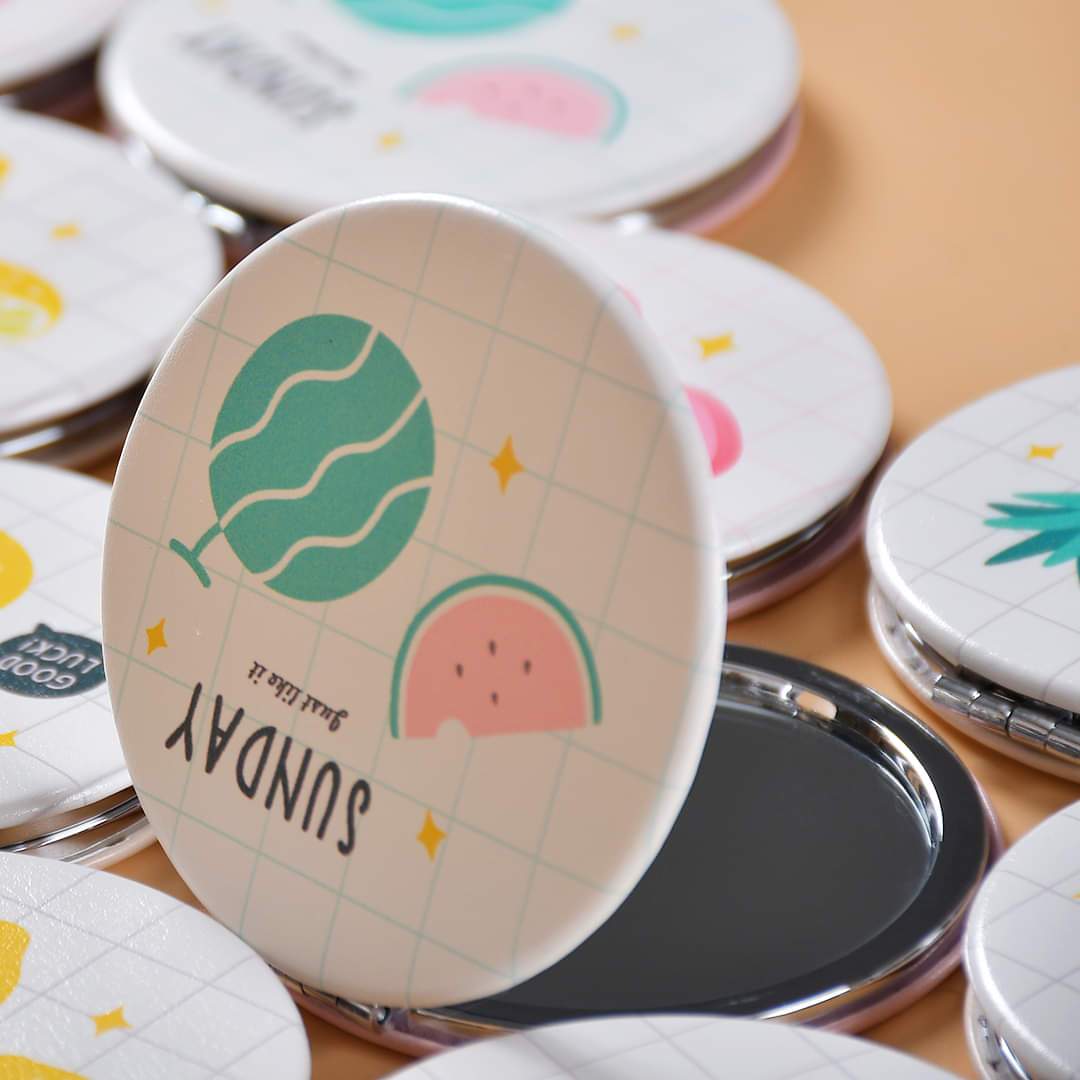 Round Portable Pocket Mirror (Random Design)
