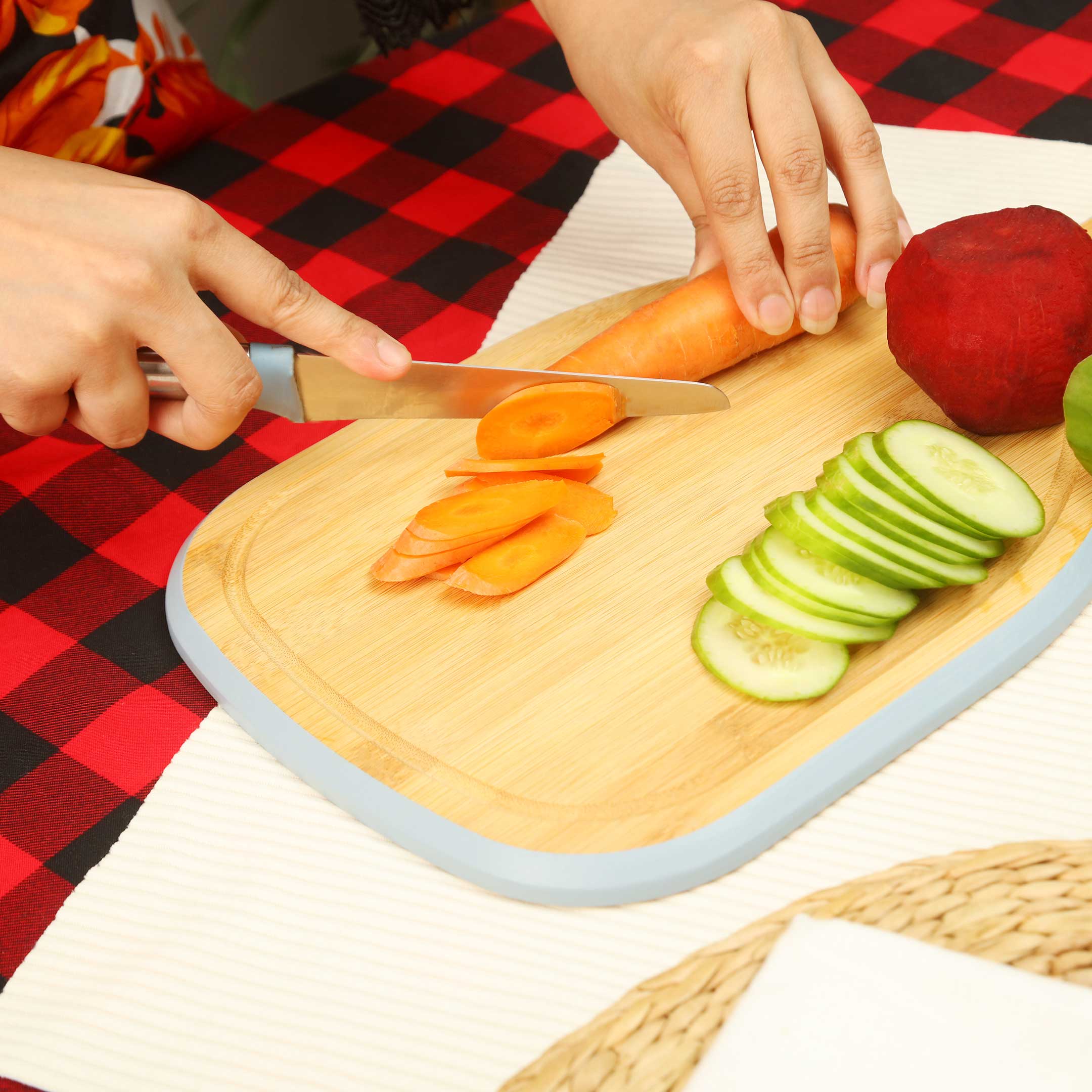 Bamboo Cutting board with Handle