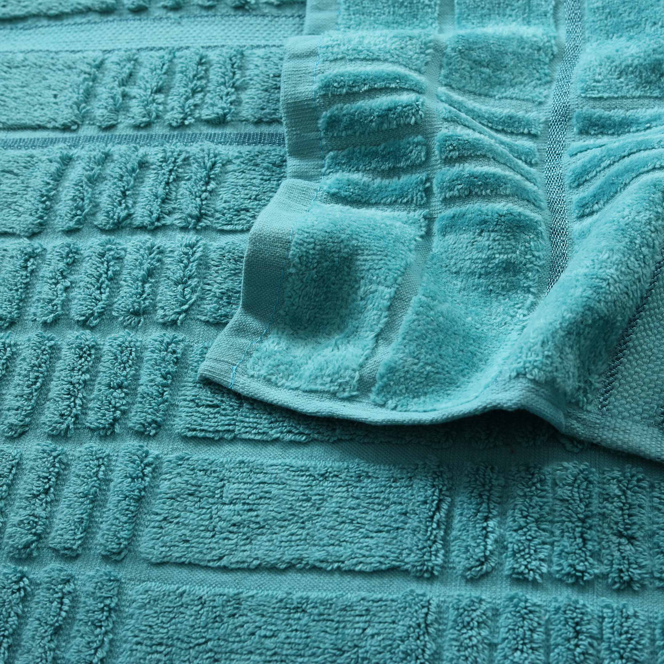Premier Quality Strip Pattern Bath Towels