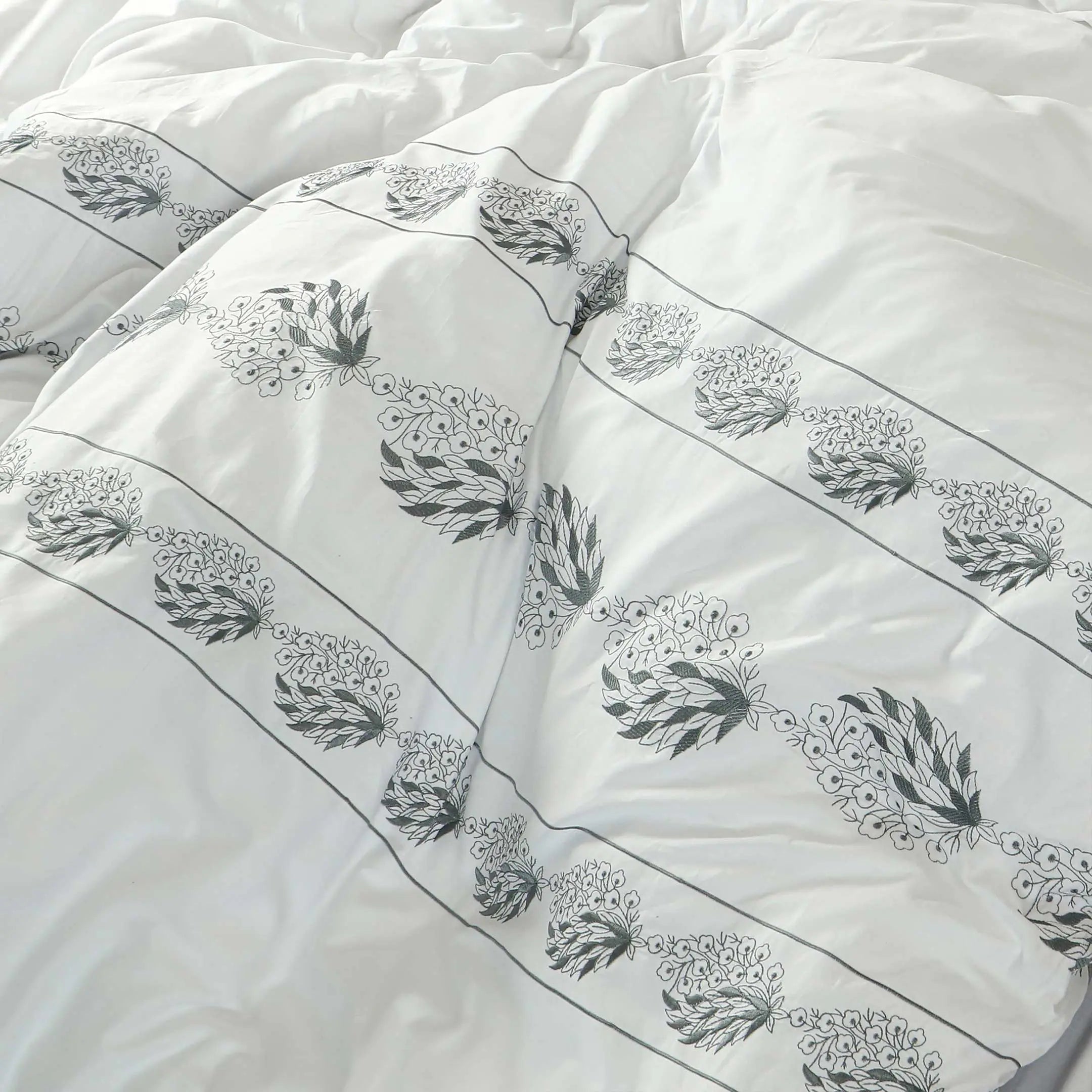 Greyveil Serenity Ensemble Embroidered Duvet Cover