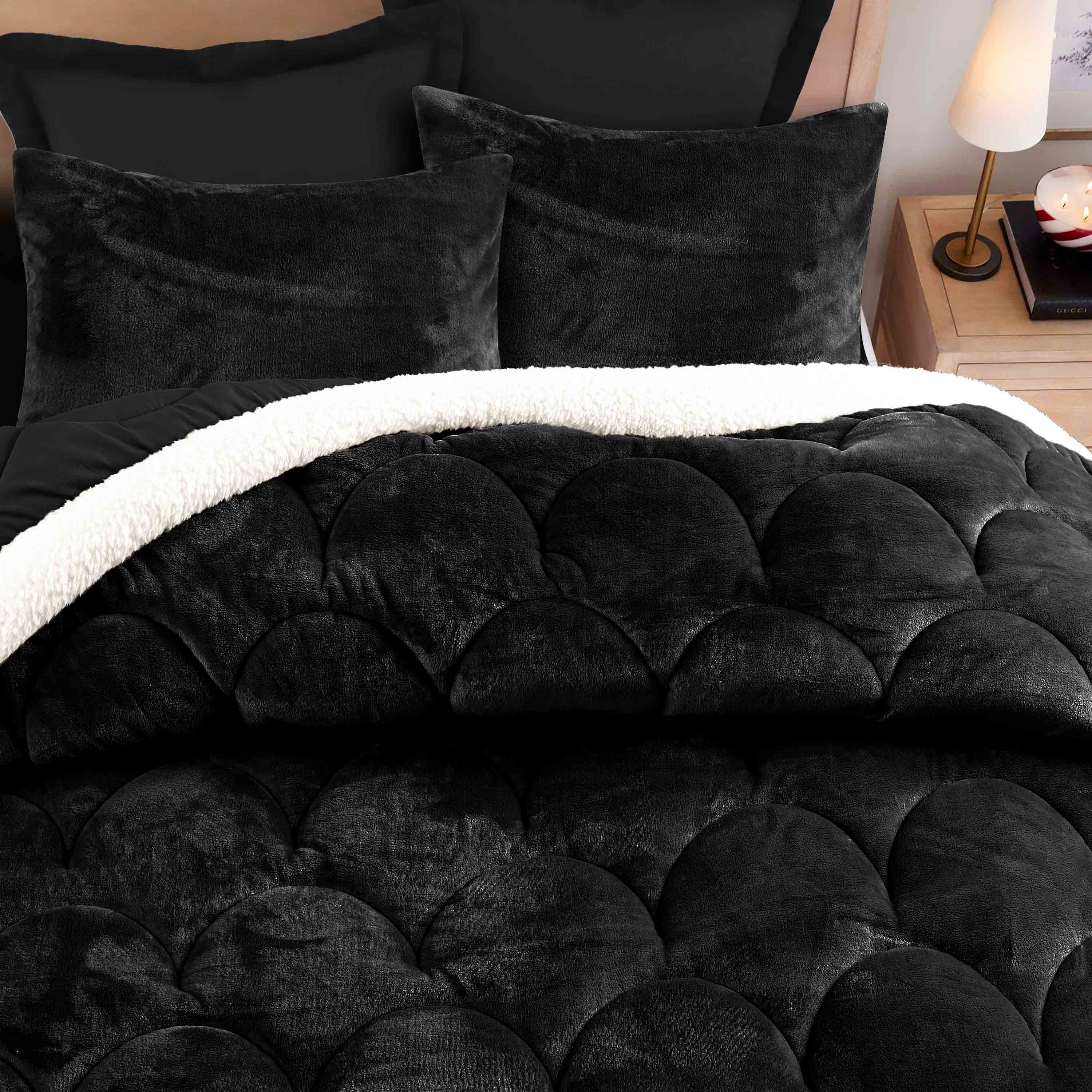 Seashell Quilted Fleece Comforter Set 6pcs Black