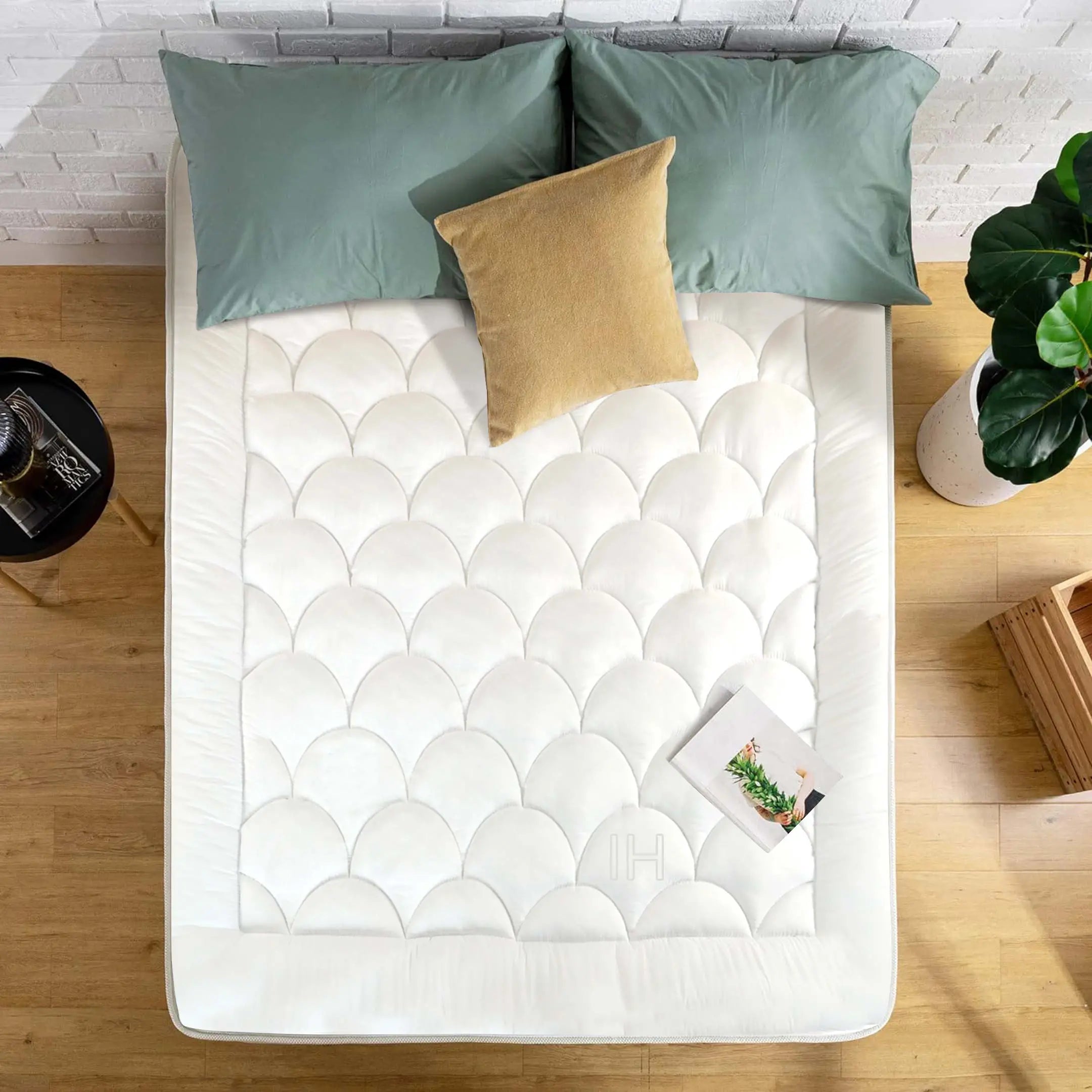 Seashell Quilted Mattress Topper White