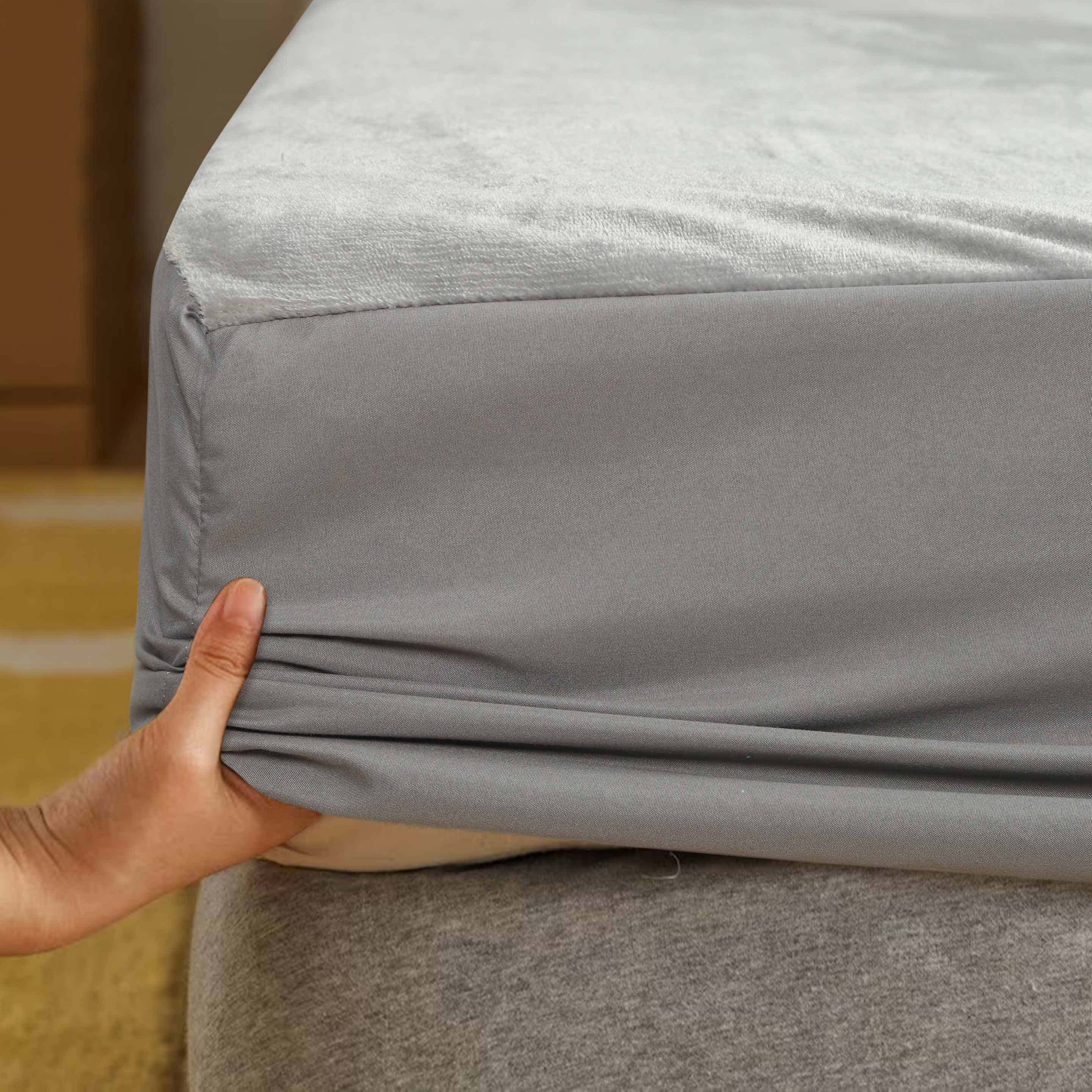 Vertical Duo Tone Fleece Fitted Sheet, Ash-Burgundy