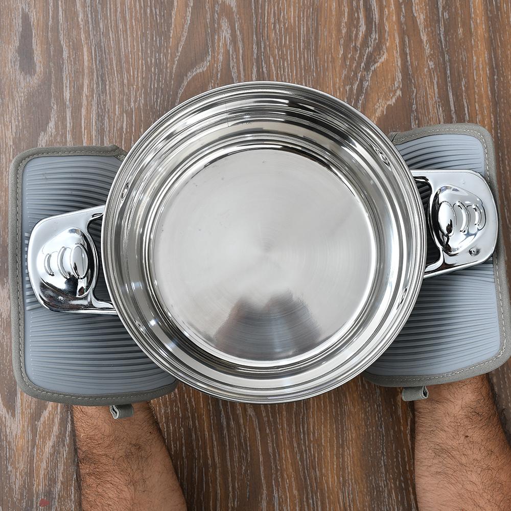Tessie & Jessie Professional Heat Resistant Silicone Oven & Pan Glove