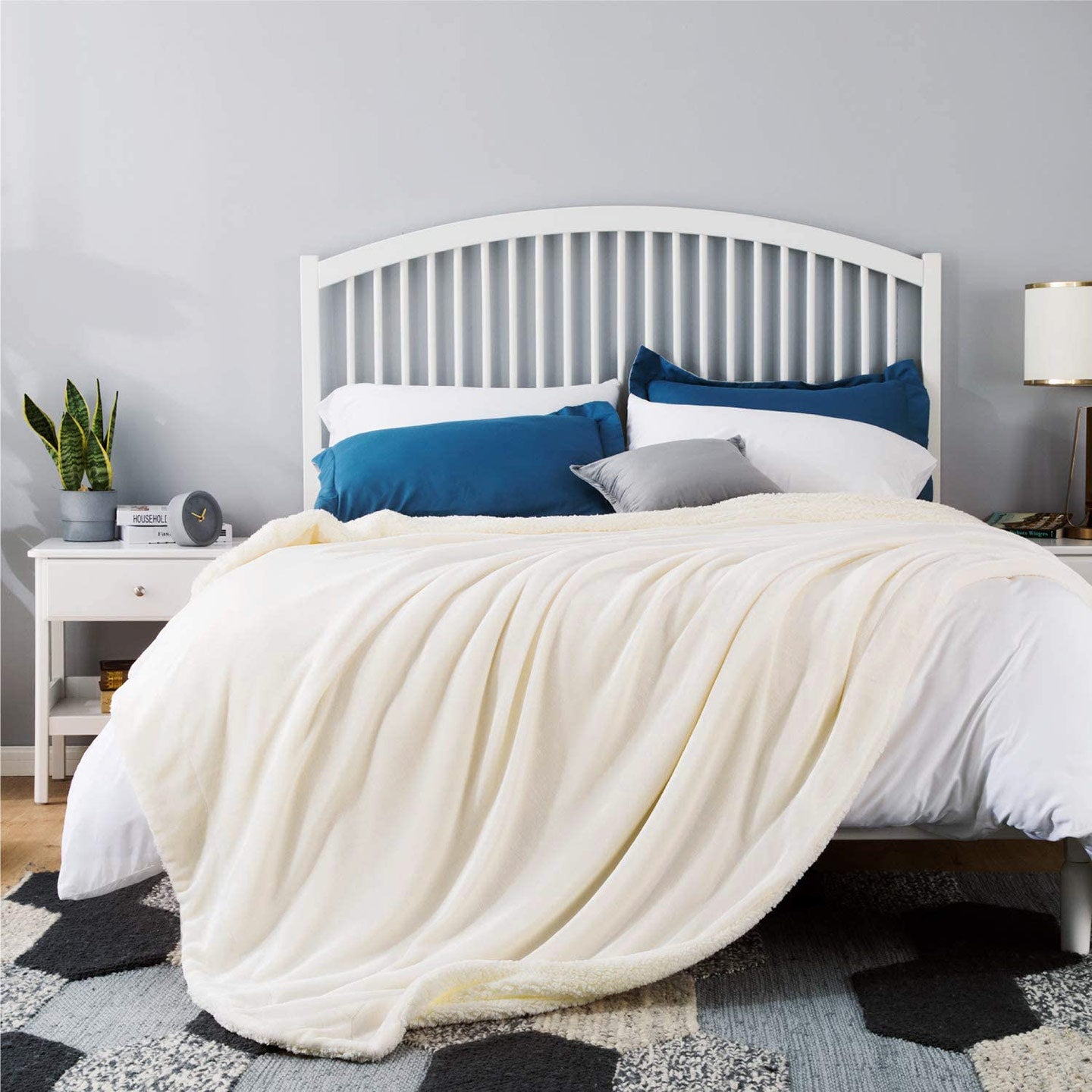 Ultra Soft Sherpa Throw Blanket - Off White
