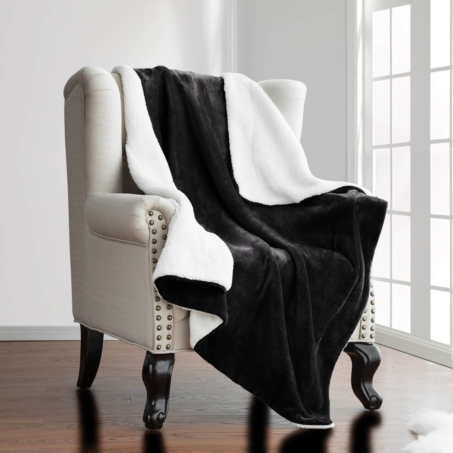 Ultra Soft Sherpa Throw Blanket - Black