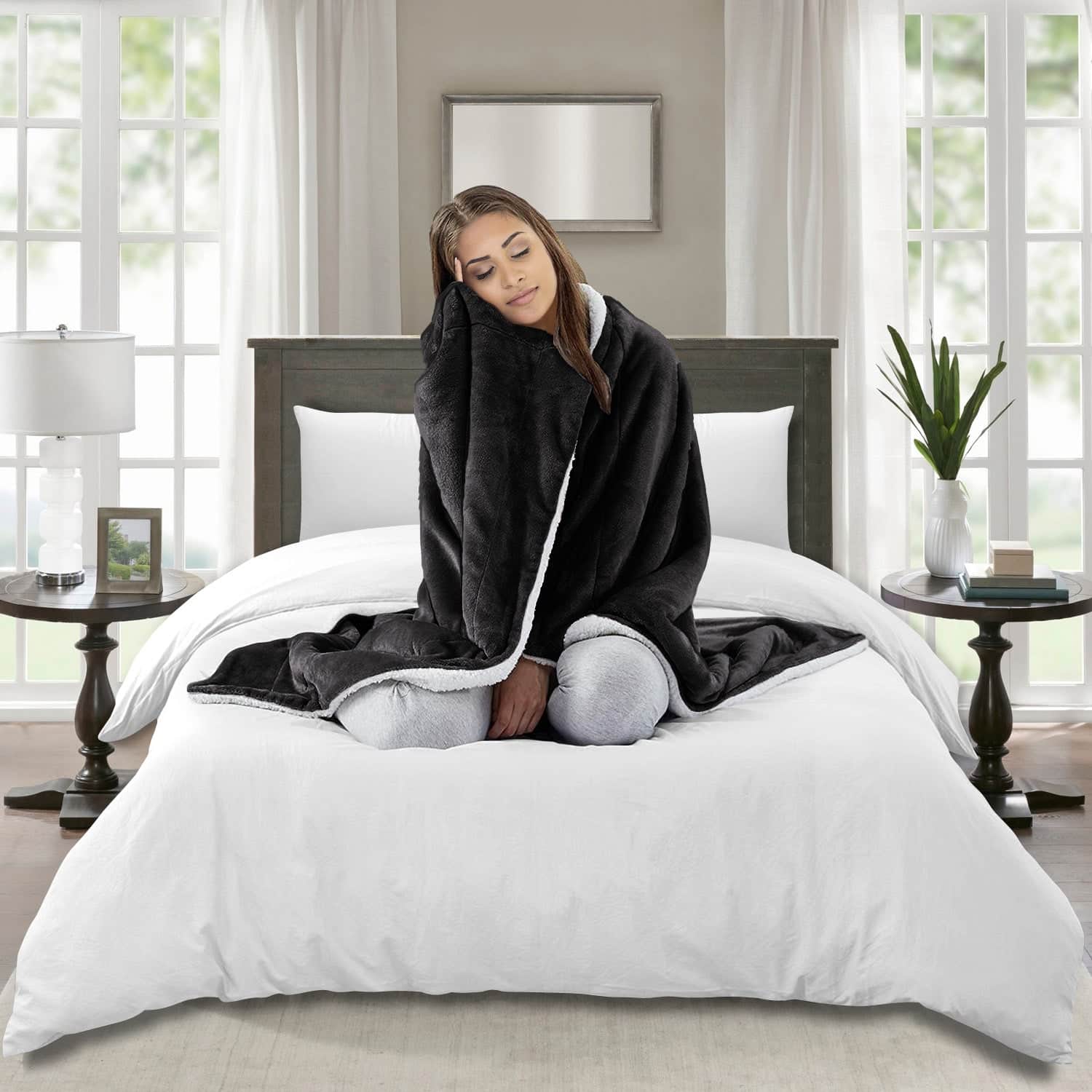 Ultra Soft Sherpa Throw Blanket - Black