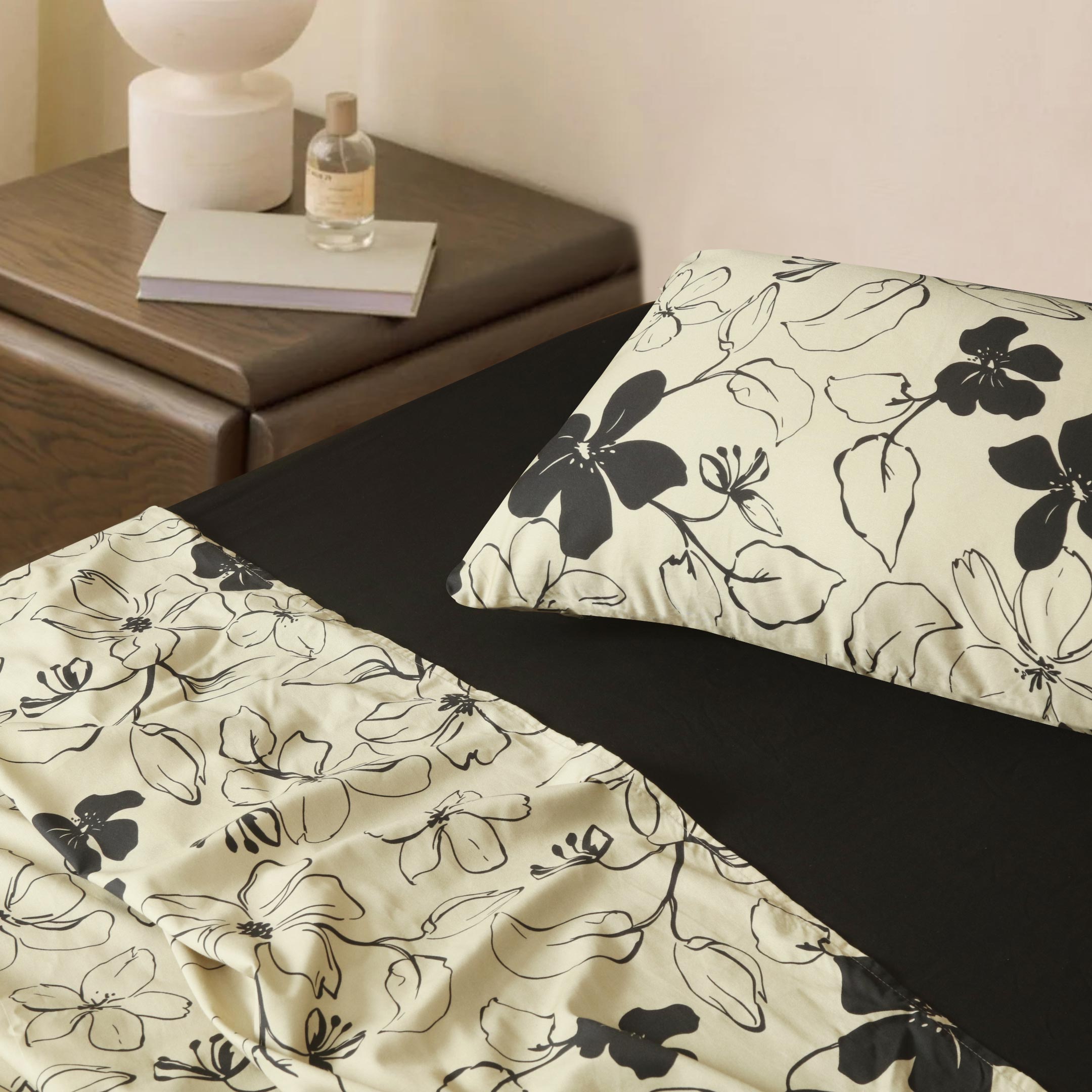 Ivory Elegance Bedsheet Set