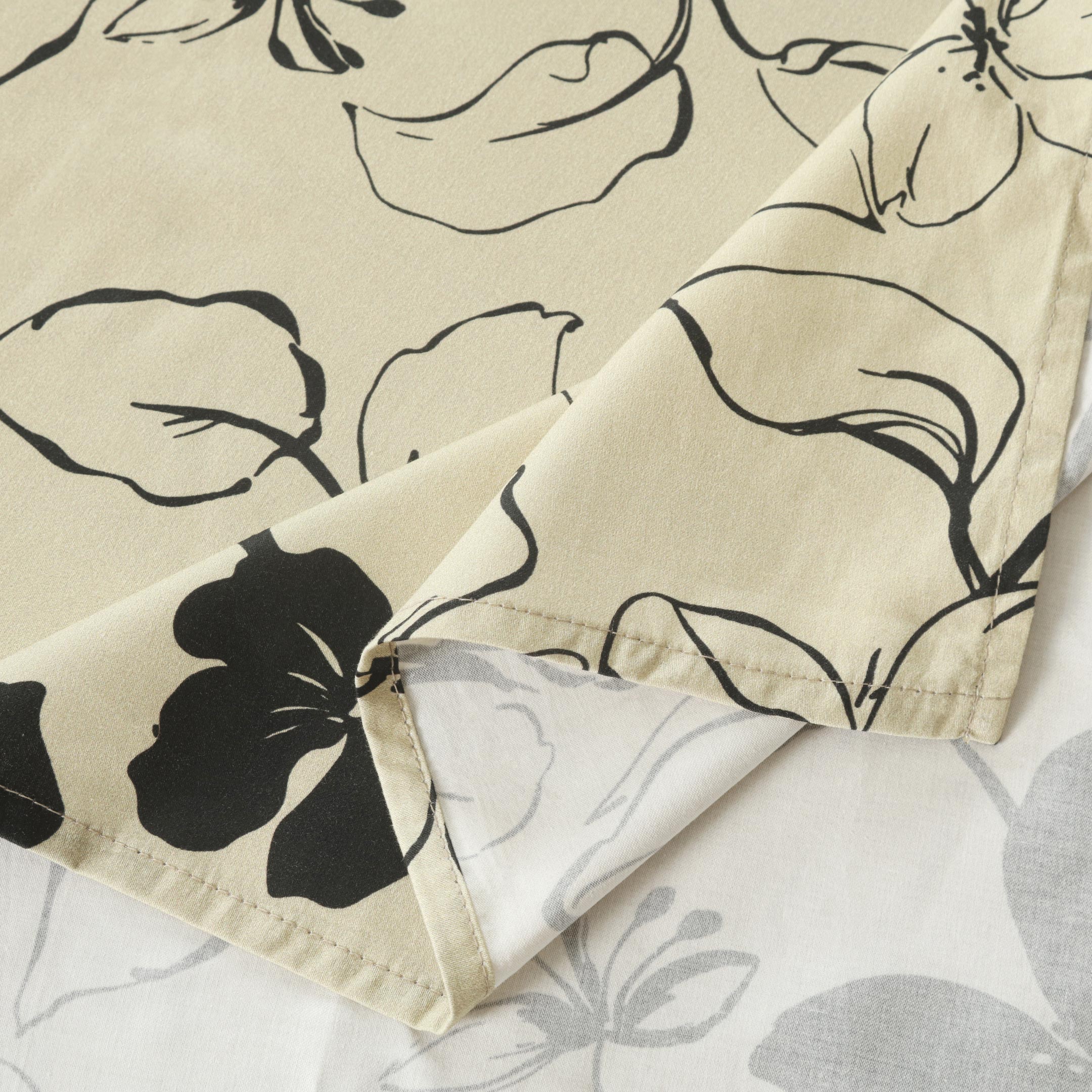 Ivory Elegance Bedsheet Set