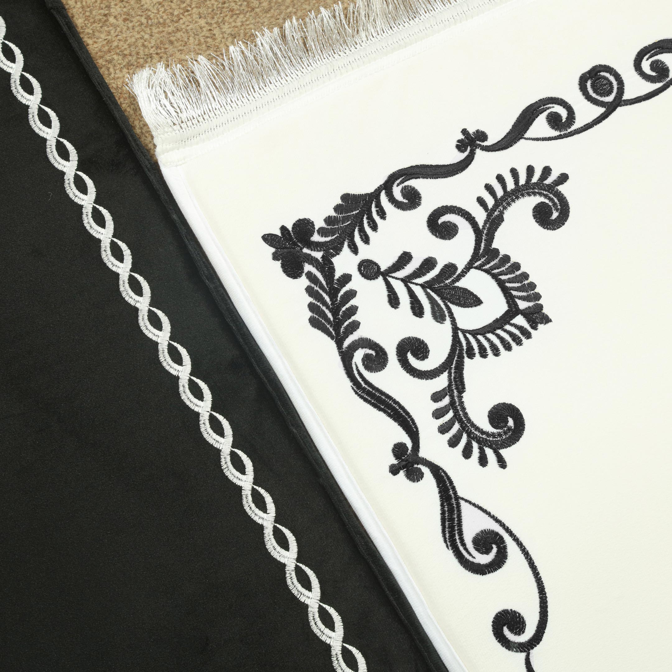 RAH-E-SAKOON Embroidered Couple Prayermats