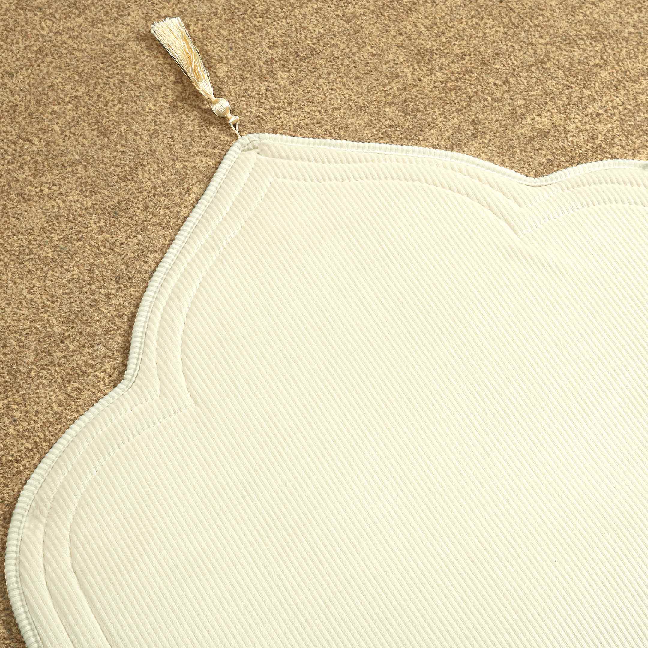 IMAAN-E-NOOR Velvet Quilted Prayermat