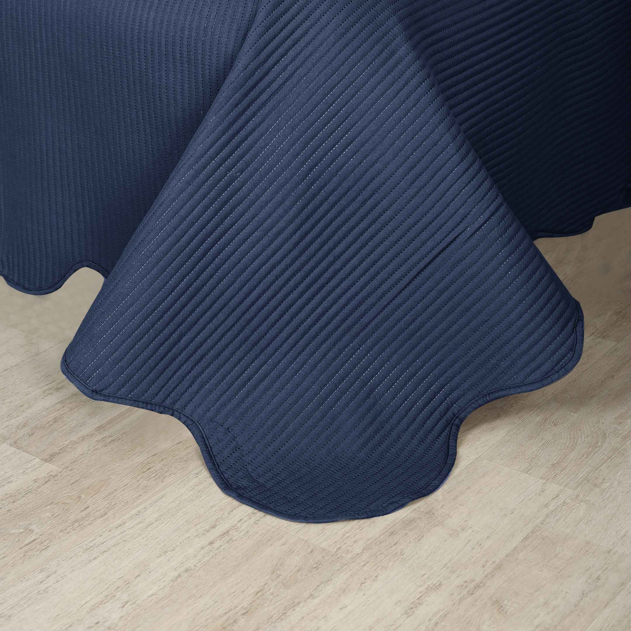 Line Embossed Ultrasonic Quilted Bedspread 6 pcs Set Navy