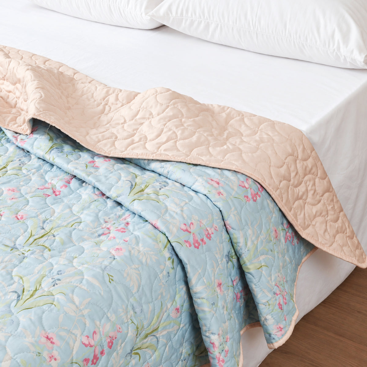 Blue Blossom Lightweight Quilted Blanket