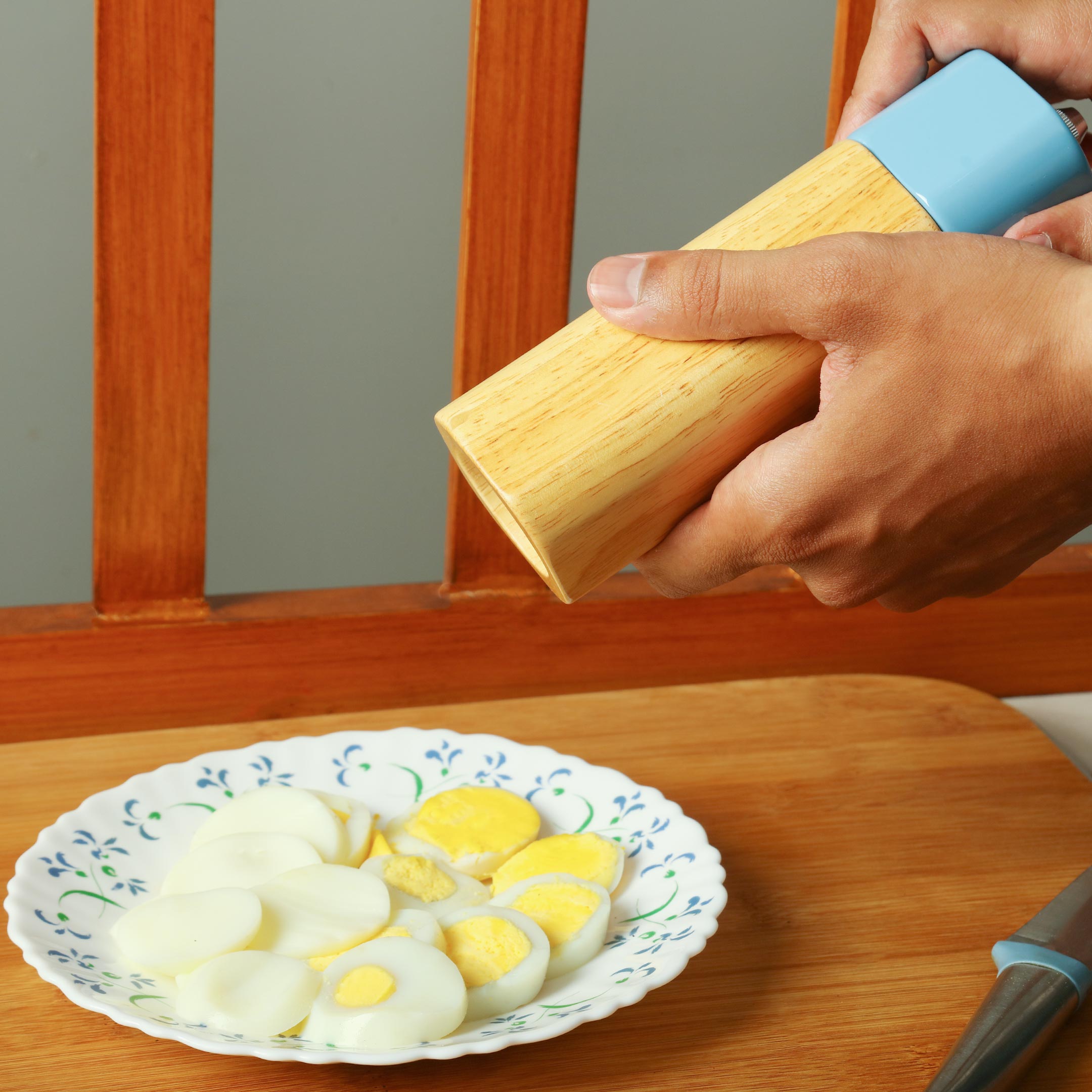 Classic Style Spice Crusher with Strong Adjustable Ceramic Grinder