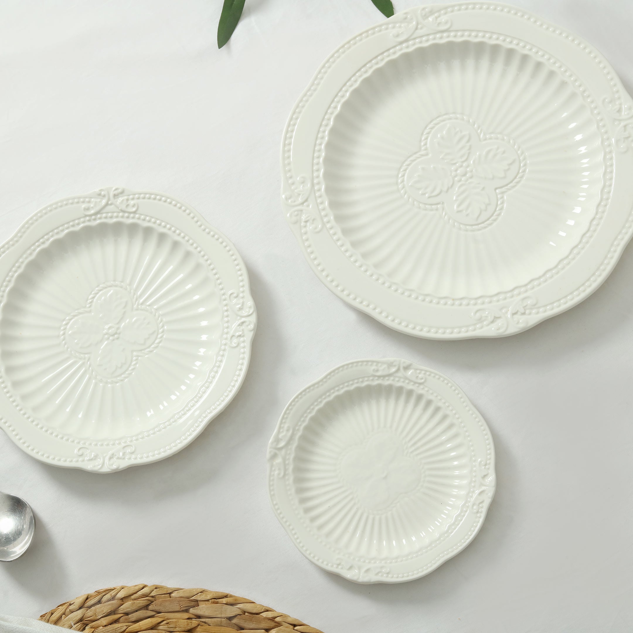 Fractal Pattern White Porcelain Round Serving Plate-3 Pcs