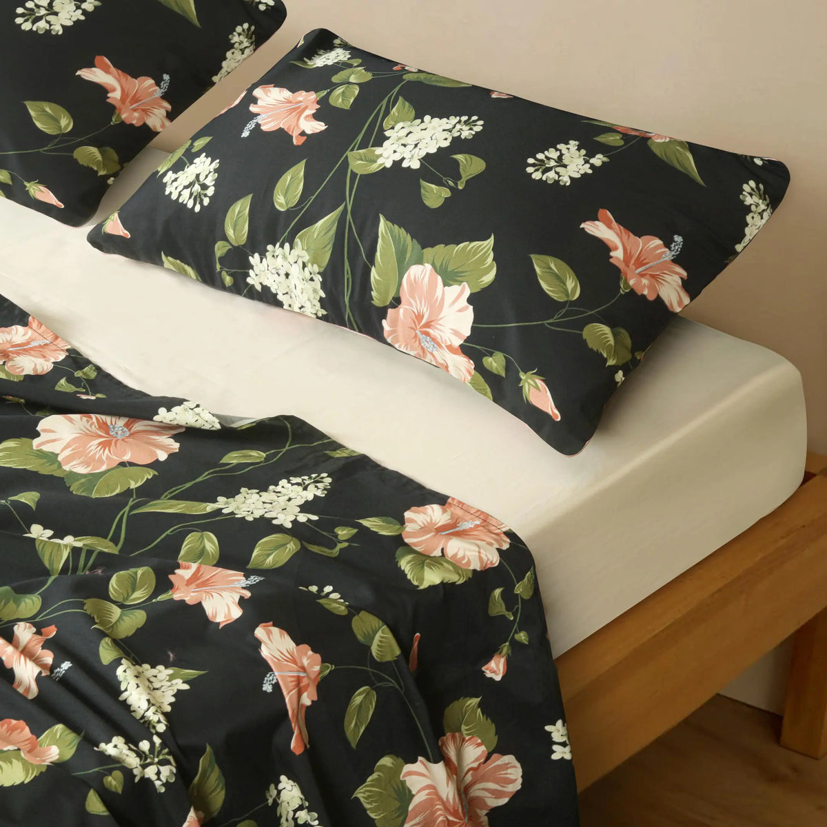 Noire Garden Bedsheet Set