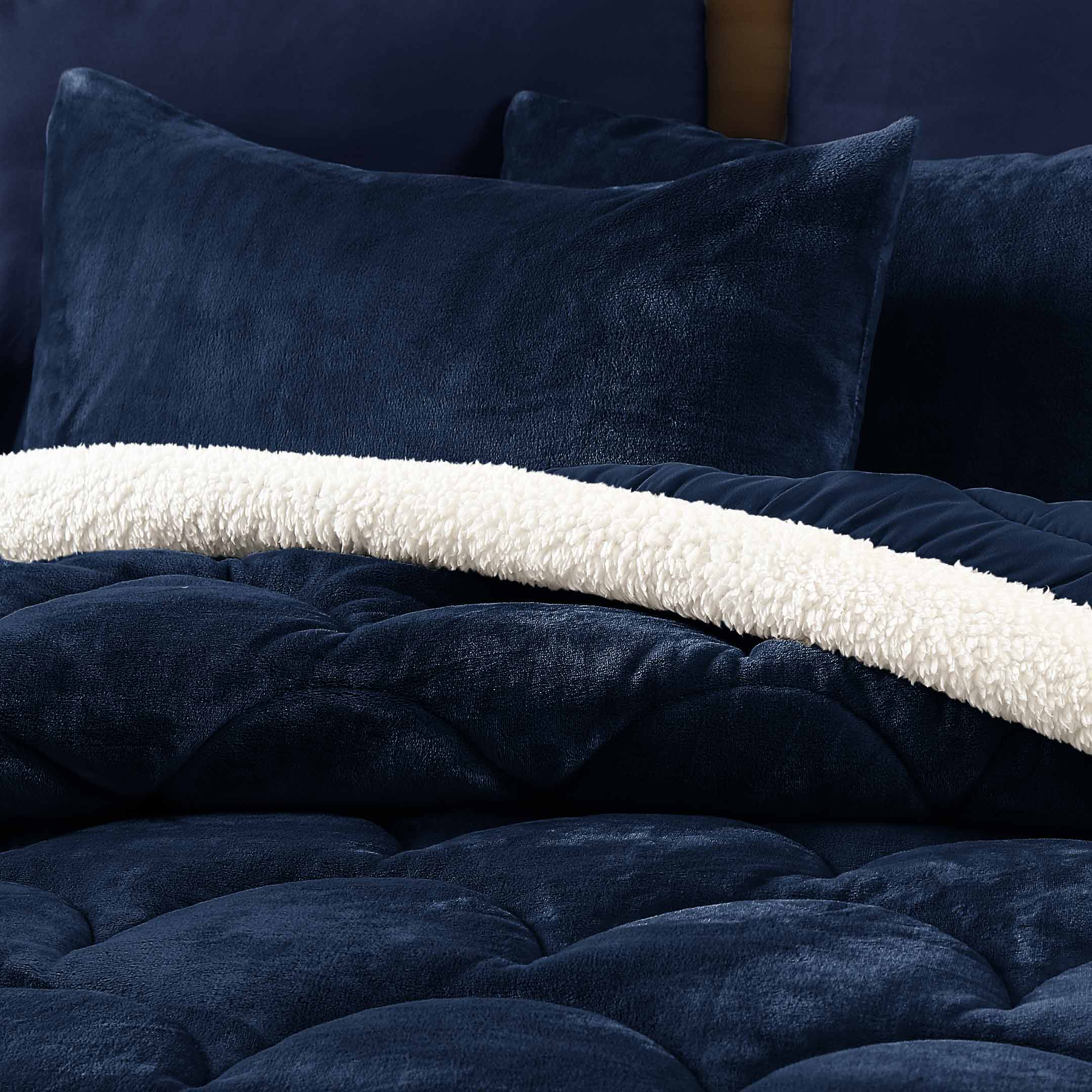Seashell Quilted Fleece Comforter Set 6pcs Navy
