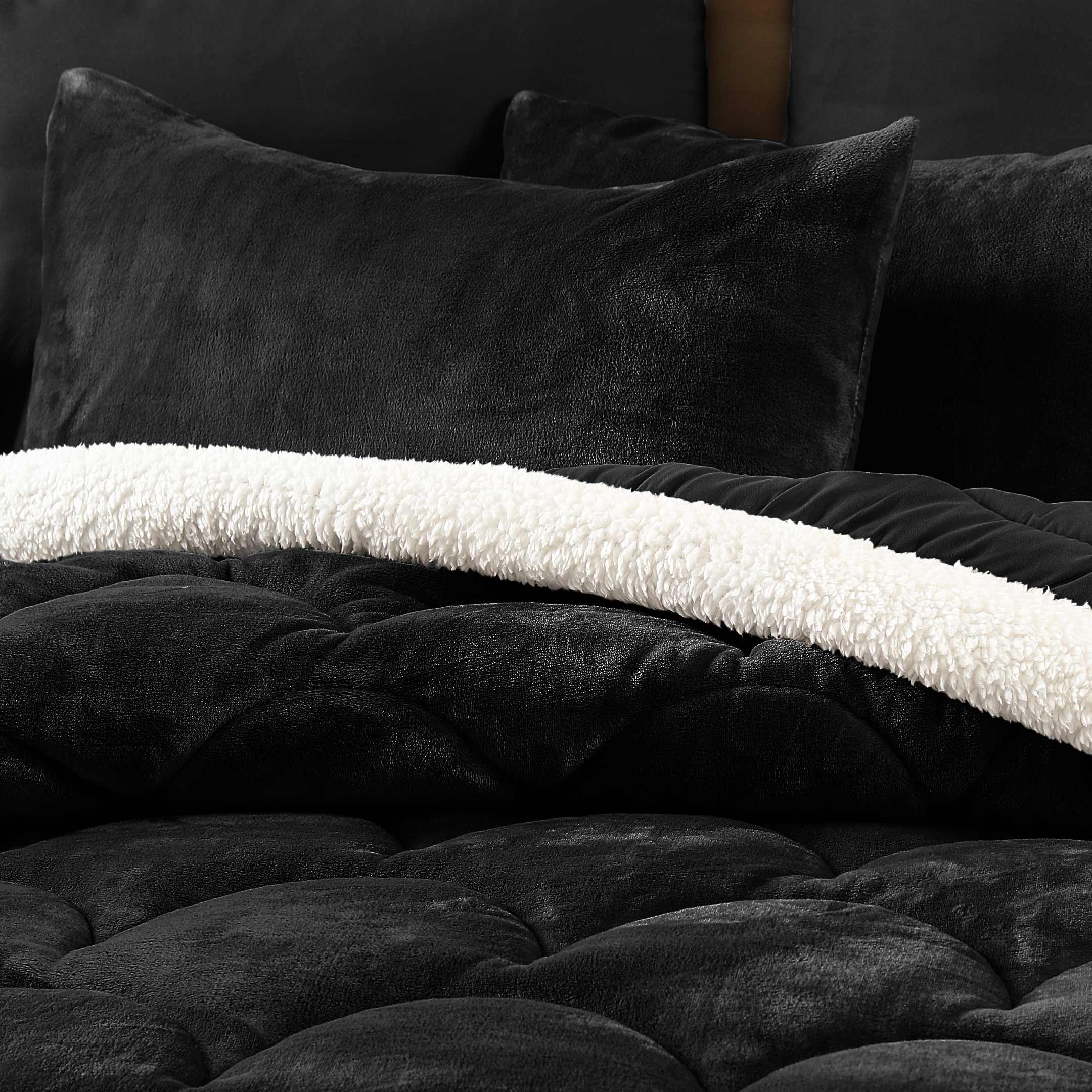Seashell Quilted Fleece Comforter Set 6pcs Black