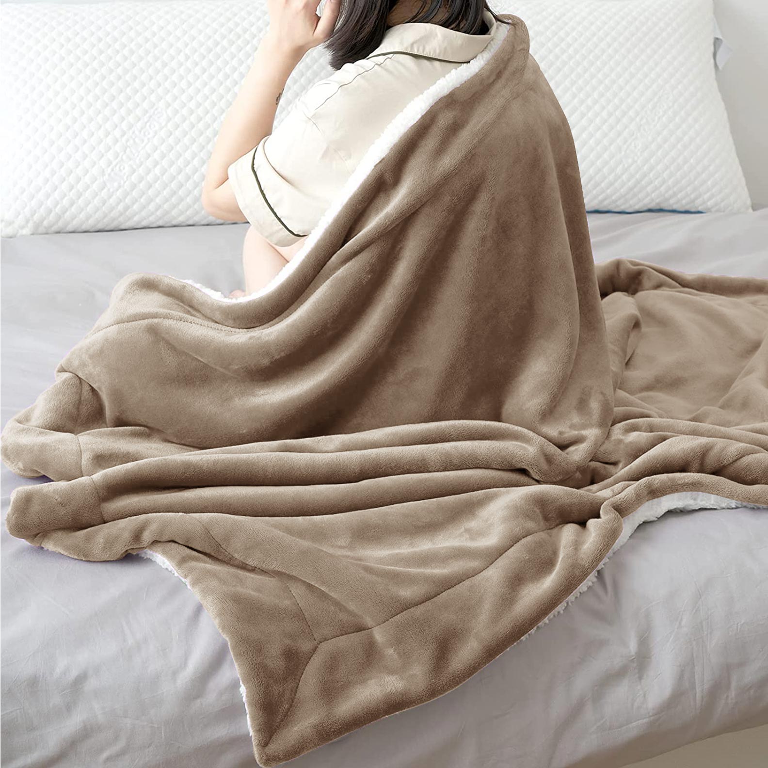 Ultra Soft Sherpa Throw Blanket - Sand