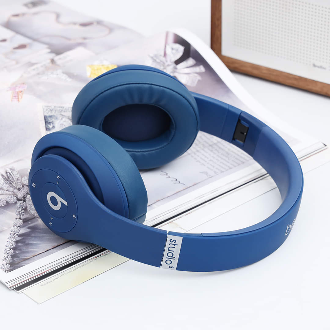 Beats Studio  Wireless Bluetooth Head phones