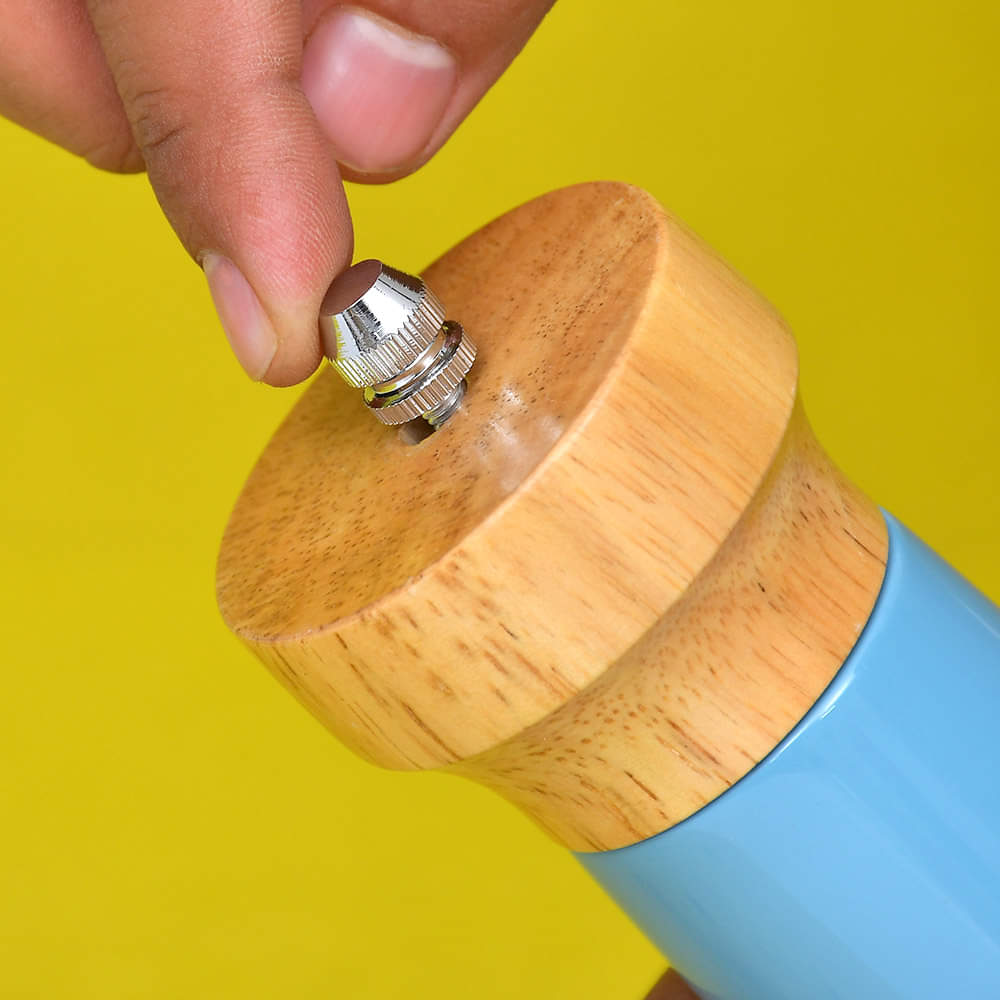 Vintage Style Spice Crusher with Strong Adjustable Ceramic Grinder Siz