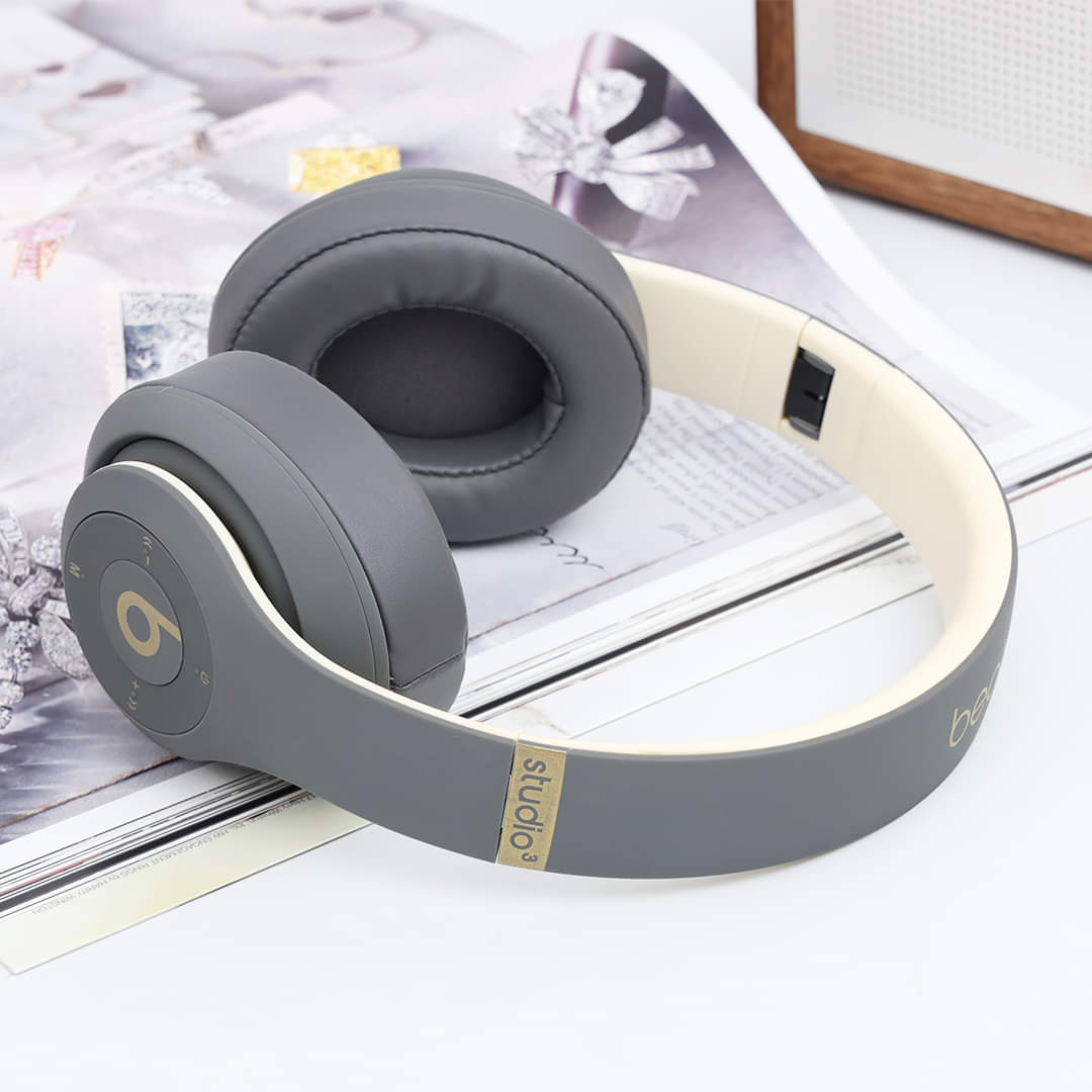 Beats Studio  Wireless Bluetooth Head phones