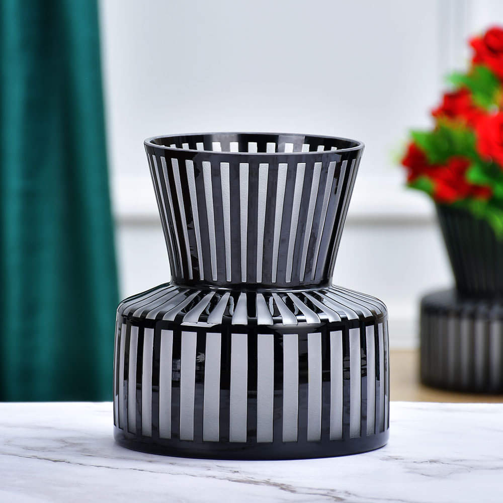 Classic Black Stripe Glass Vase With Free Flower Bunch