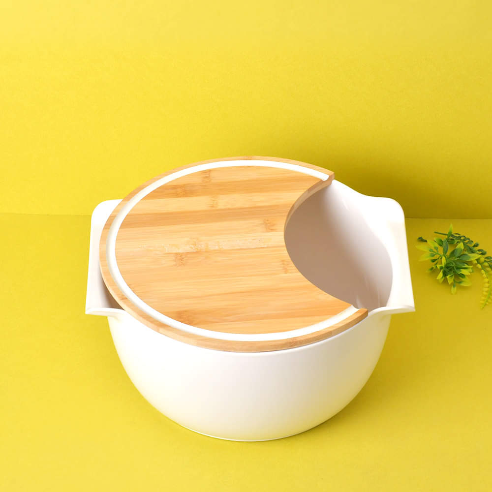 Tessie & Jessie Silicon Container with Bamboo Wood Cutting Board
