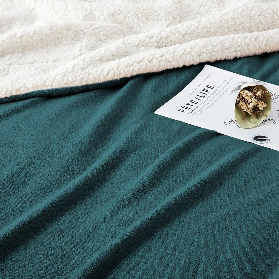 Ultra Soft Sherpa Throw Blanket - Green