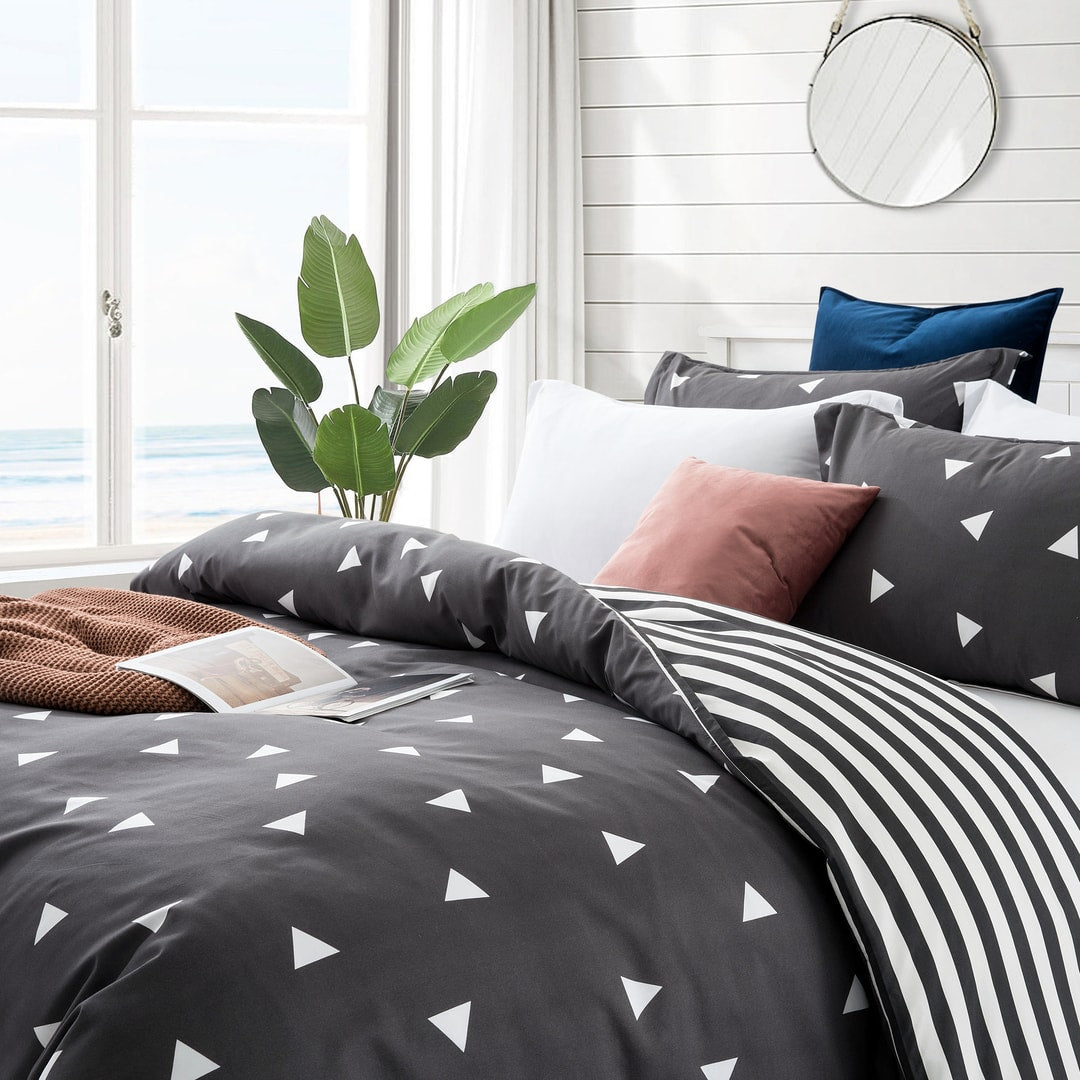 Microfiber Duvet Cover with Pillow Cases Grey Triangle Design